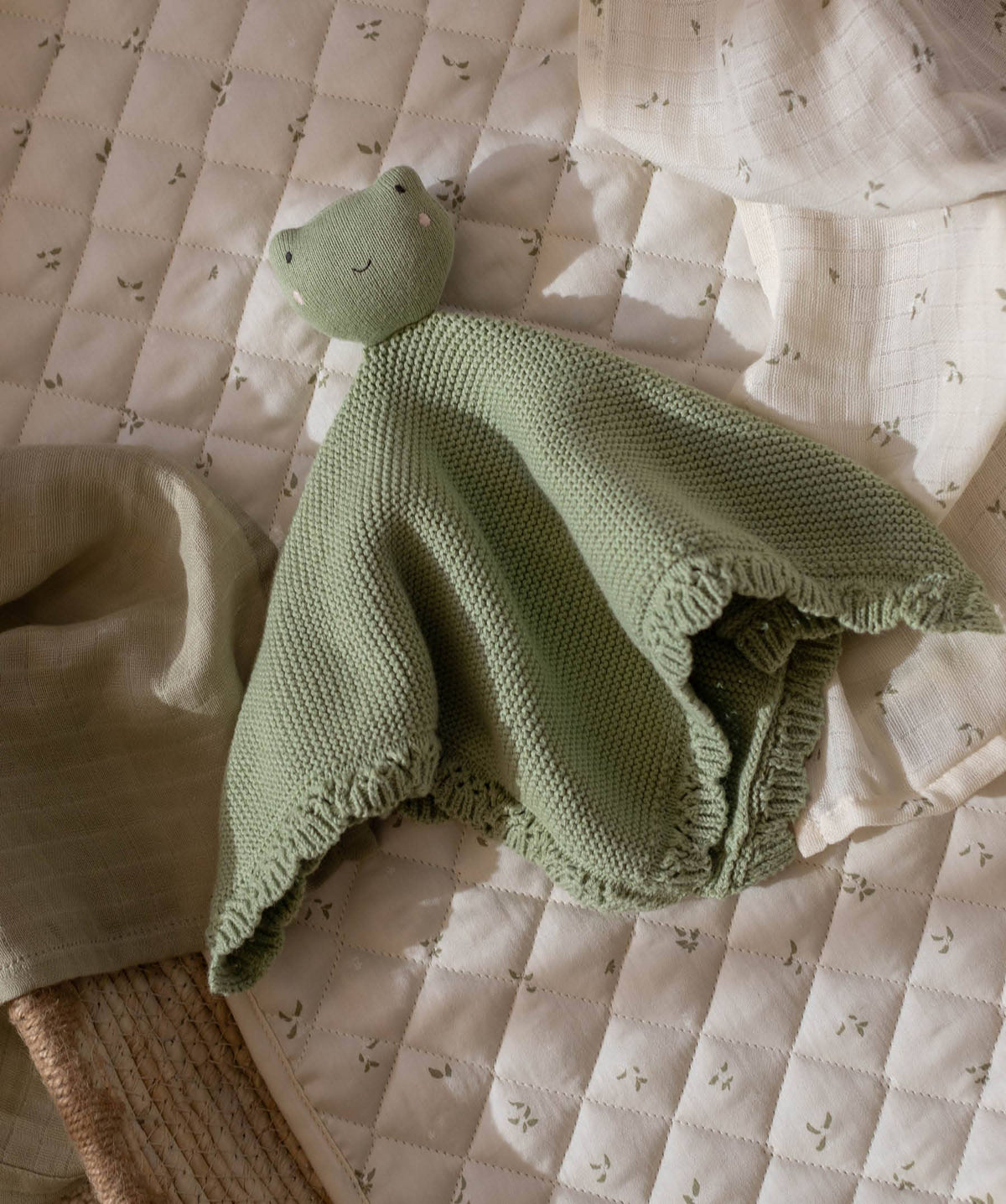 Avery Row Friendly Frog Cuddle Cloth – Avery Row baby gift at Mooch Arran
