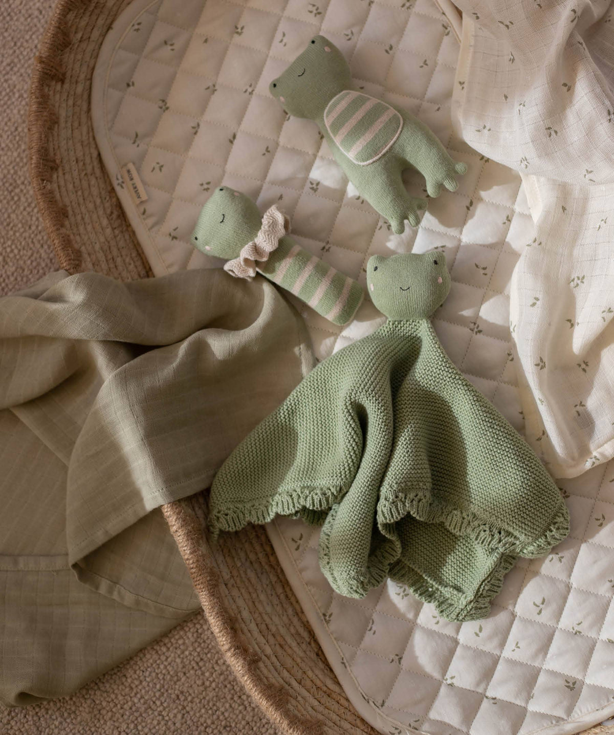 Avery Row Friendly Frog Cuddle Cloth – Avery Row baby gift at Mooch Arran