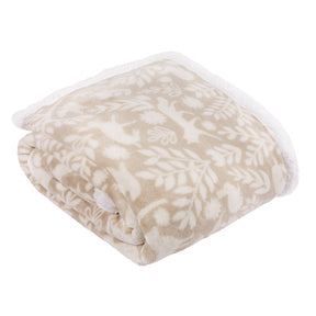Snuggle up with the Skandi Woodland Sherpa Fleece Throw in Sable (140 x 180cm), featuring a beige surface adorned with a pattern of white reindeer and leaves, and finished with a soft white Sherpa lining—perfect for adding cosy woodland charm to your home.