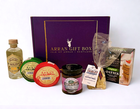 The Original Gin Lover Gift Box features Secret Garden Organic Elderflower & Jasmine Gin, Isle of Arran cheese, oatcakes, caramelized onion chutney, and Scottish tablet—a perfect gift for gin lovers from the Isle of Arran.